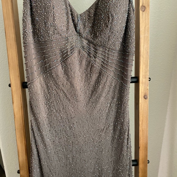 Grey detailed dress - Picture 4 of 9